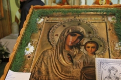 3 мироточивая икона Казанской Божией Матери