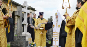 Освящение нового надгробия на месте захоронения митрополита Сурожского Антония (Блума)